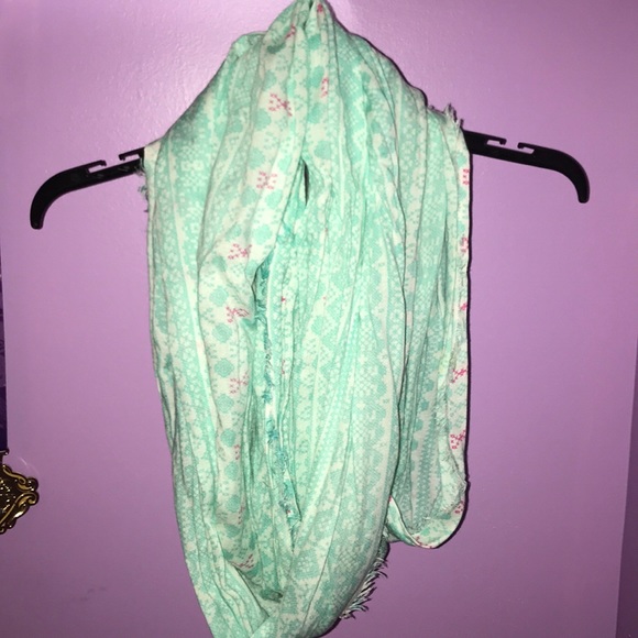 Scarf - Picture 1 of 3